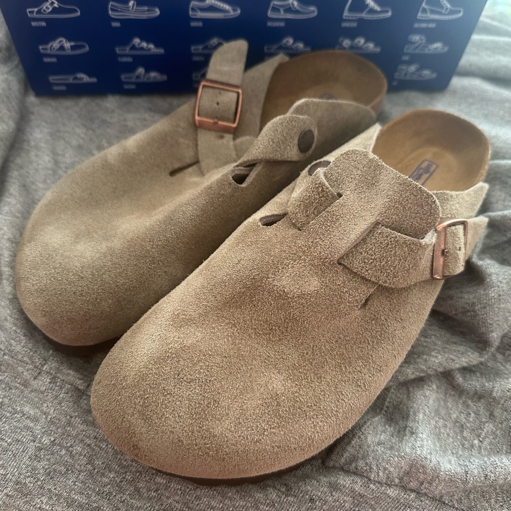Size 39 narrow fit Birkenstock Boston Clogs Near New condition